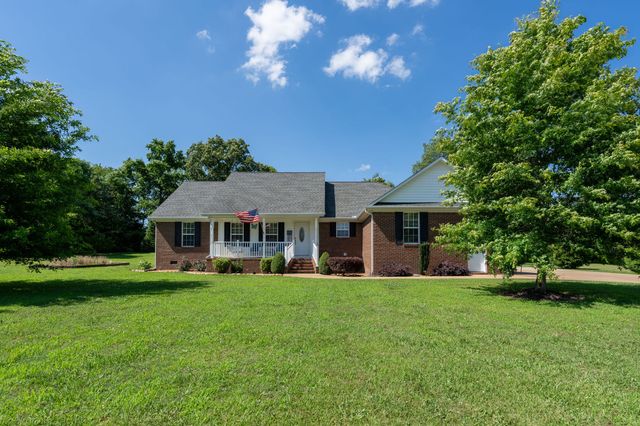153 Center Point Dr, Summertown, TN 38483