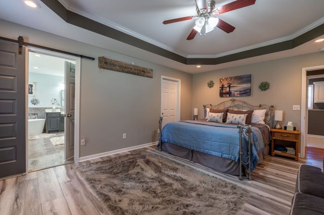 153 Center Point Dr, Summertown, TN 38483