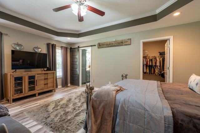 153 Center Point Dr, Summertown, TN 38483