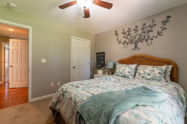 153 Center Point Dr, Summertown, TN 38483