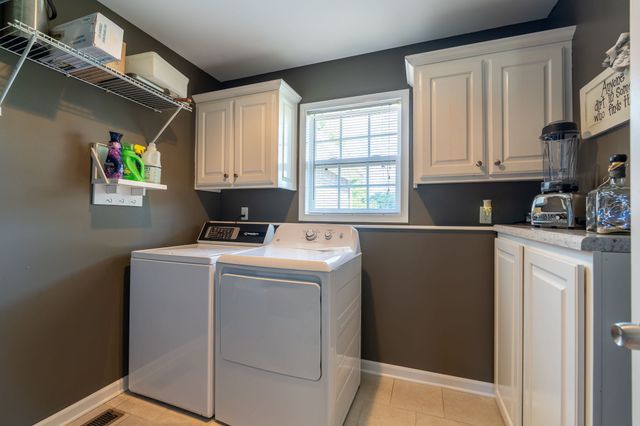 153 Center Point Dr, Summertown, TN 38483