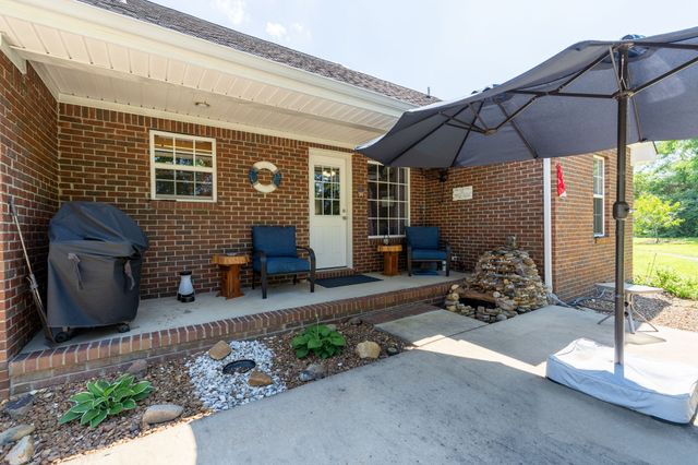 153 Center Point Dr, Summertown, TN 38483