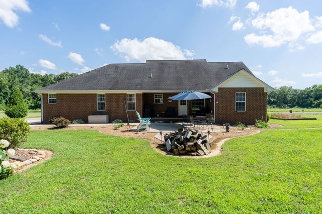153 Center Point Dr, Summertown, TN 38483