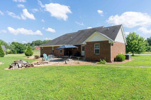 153 Center Point Dr, Summertown, TN 38483