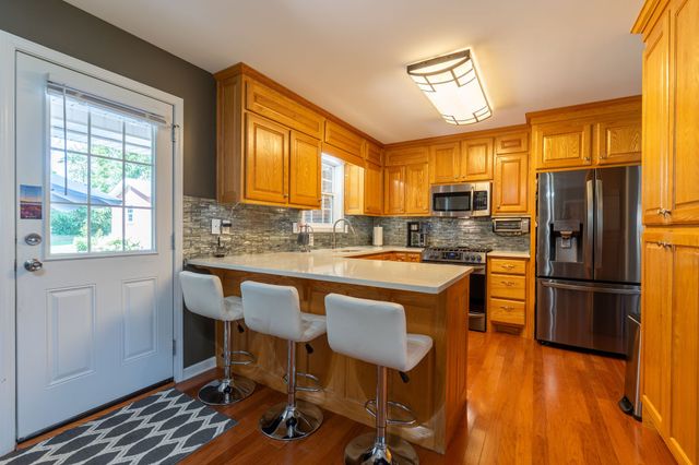 153 Center Point Dr, Summertown, TN 38483