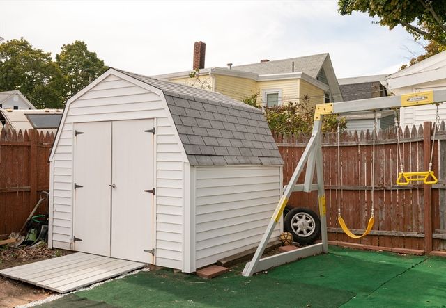 6 Washburn St, Lynn, MA 01902