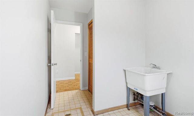 17108 Oconnor Avenue, Allen Park, MI 48101