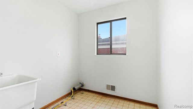 17108 Oconnor Avenue, Allen Park, MI 48101