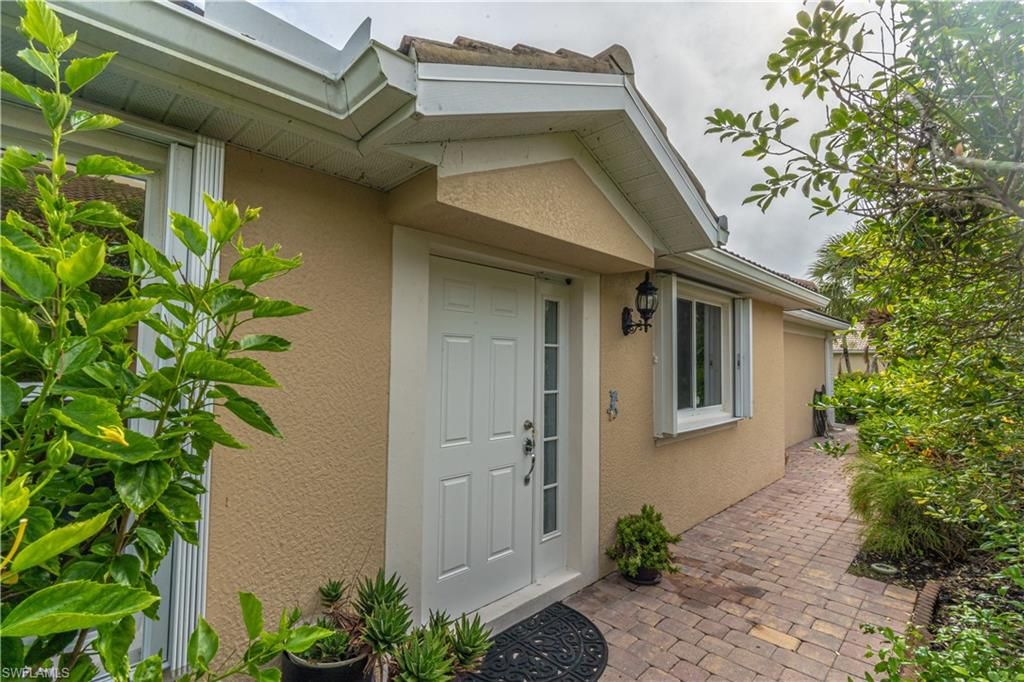 8687 Genova CT, Naples, FL 34114