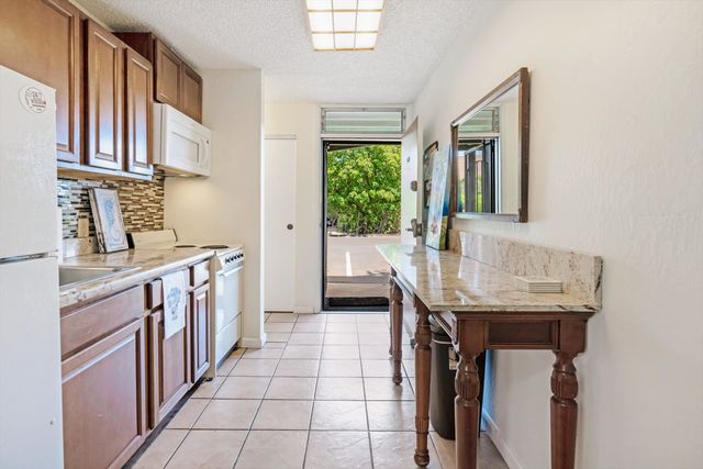 715 S Kihei Rd Apt 120, Kihei, HI 96753