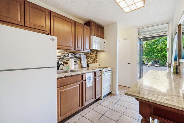 715 S Kihei Rd Apt 120, Kihei, HI 96753