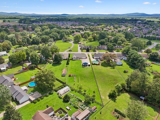 4222 Higdon Dr, Murfreesboro, TN 37128