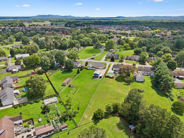 4222 Higdon Dr, Murfreesboro, TN 37128