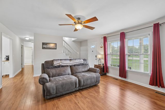 4222 Higdon Dr, Murfreesboro, TN 37128