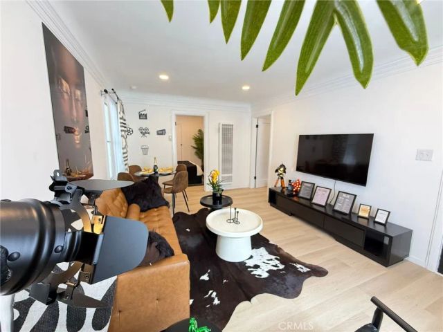 1123 N Vista Street, West Hollywood, CA 90046