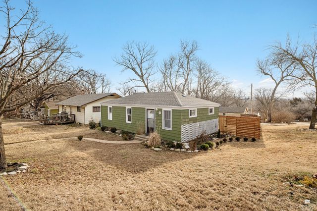 2129 Walnut Drive, Manhattan, KS 66502