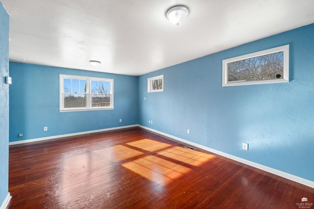 2129 Walnut Drive, Manhattan, KS 66502