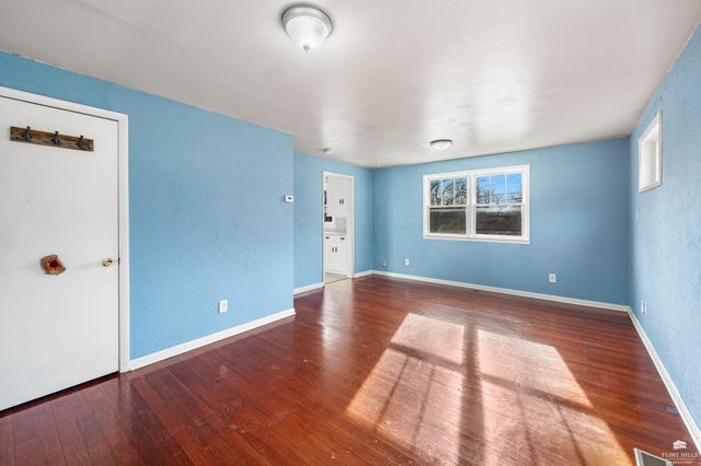 2129 Walnut Drive, Manhattan, KS 66502