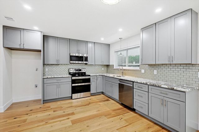 402 Creekmeadow Lane, Lewisville, TX 75067