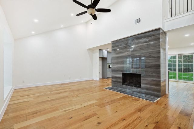 402 Creekmeadow Lane, Lewisville, TX 75067