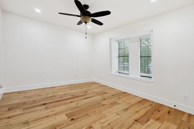 402 Creekmeadow Lane, Lewisville, TX 75067