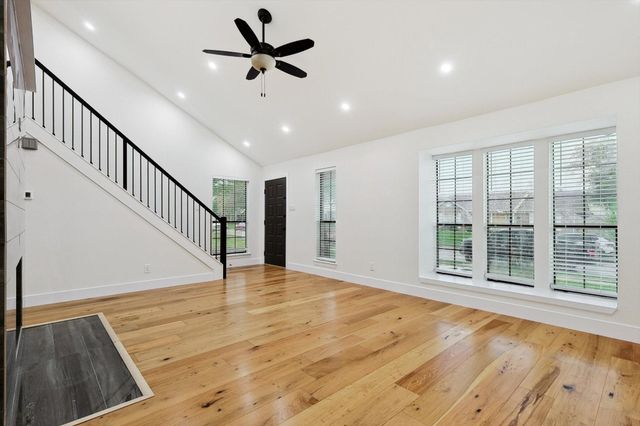 402 Creekmeadow Lane, Lewisville, TX 75067