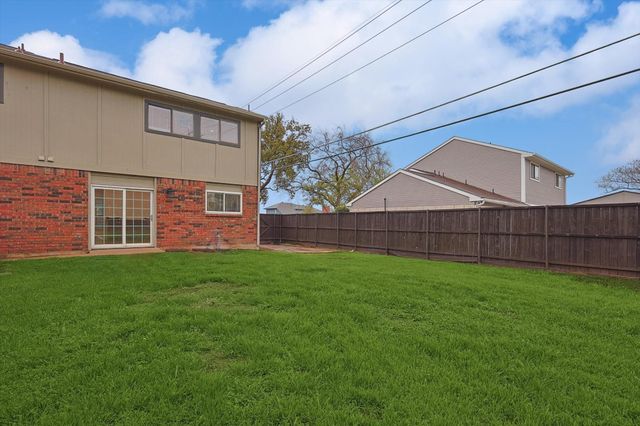 402 Creekmeadow Lane, Lewisville, TX 75067