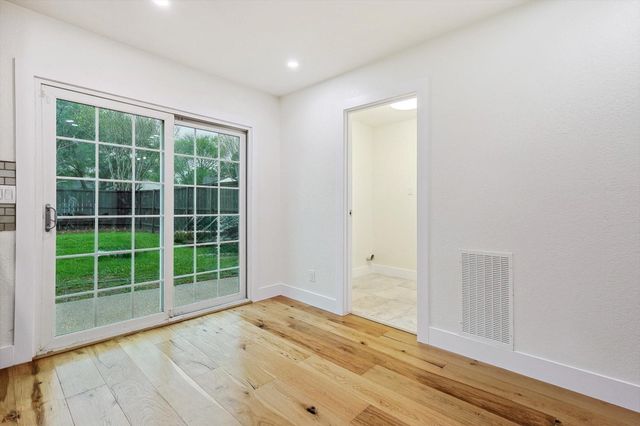 402 Creekmeadow Lane, Lewisville, TX 75067