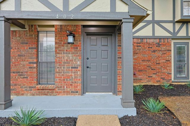 402 Creekmeadow Lane, Lewisville, TX 75067