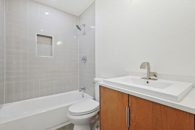 402 Creekmeadow Lane, Lewisville, TX 75067