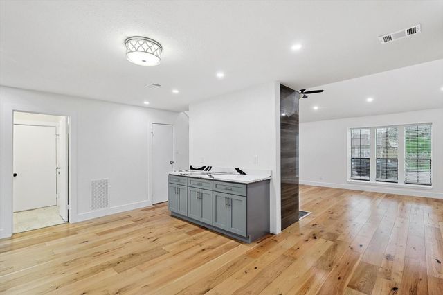 402 Creekmeadow Lane, Lewisville, TX 75067