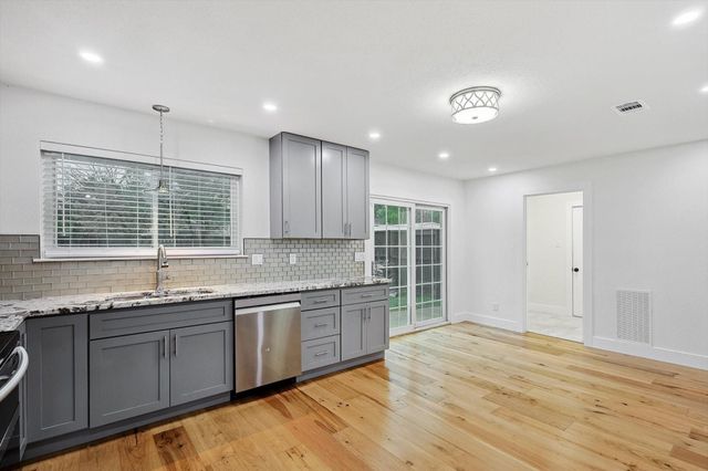 402 Creekmeadow Lane, Lewisville, TX 75067