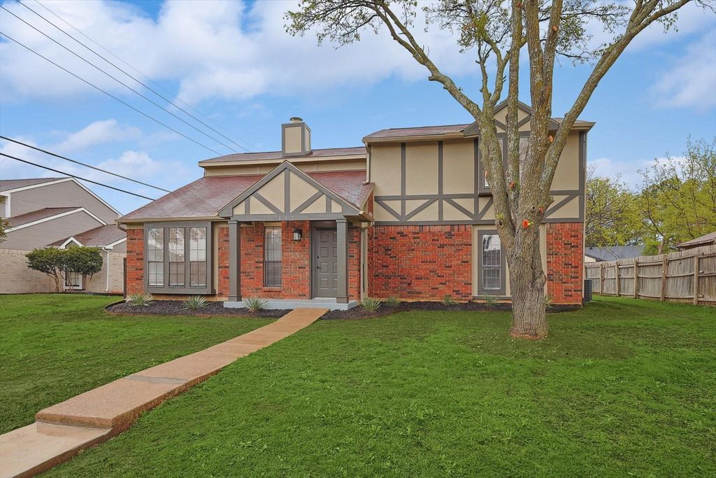 402 Creekmeadow Lane, Lewisville, TX 75067