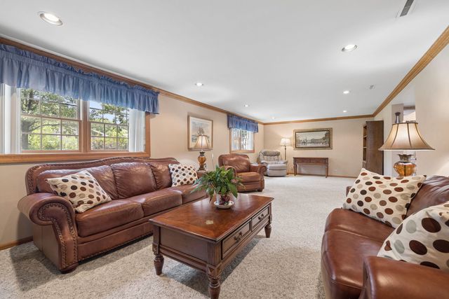 7802 Sawyer Road, Darien, IL 60561