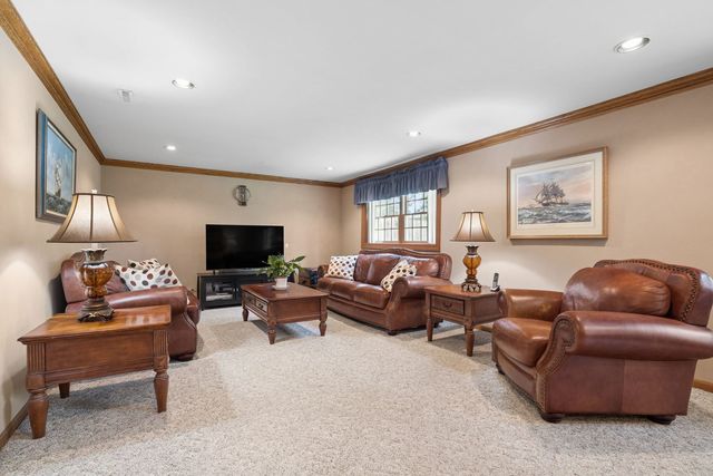 7802 Sawyer Road, Darien, IL 60561