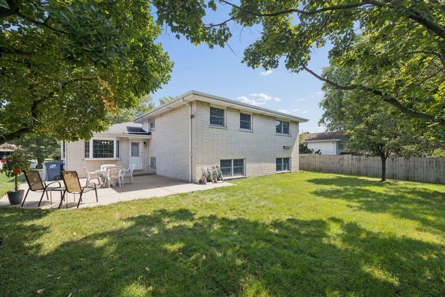 7802 Sawyer Road, Darien, IL 60561