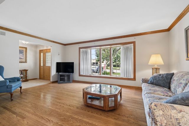 7802 Sawyer Road, Darien, IL 60561