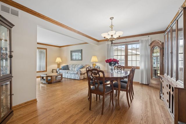 7802 Sawyer Road, Darien, IL 60561
