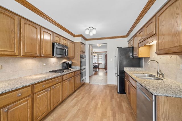 7802 Sawyer Road, Darien, IL 60561
