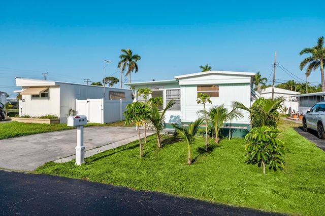 8949 Oak Street, Boynton Beach, FL 33436