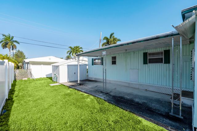 8949 Oak Street, Boynton Beach, FL 33436