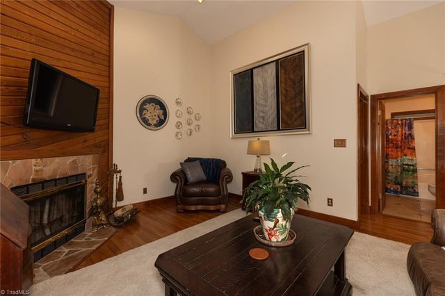 4204 Sunburst Drive, High Point, NC 27265