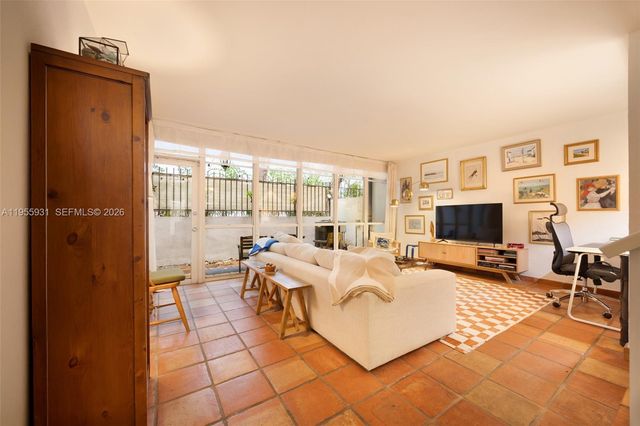 2666 Tigertail Ave 111, Coconut Grove, FL 33133