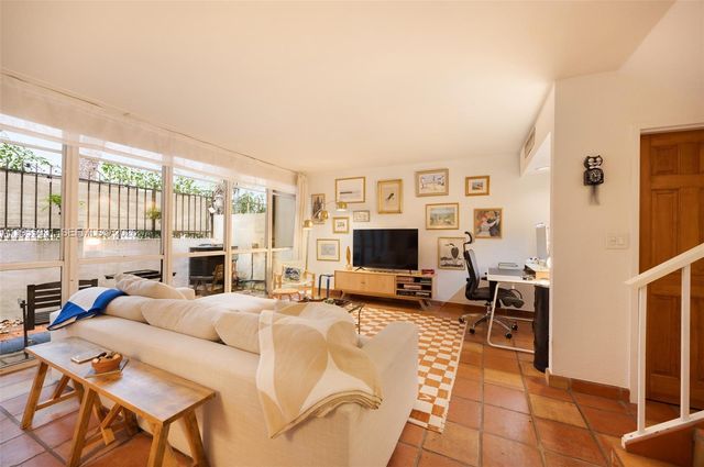 2666 Tigertail Ave 111, Coconut Grove, FL 33133