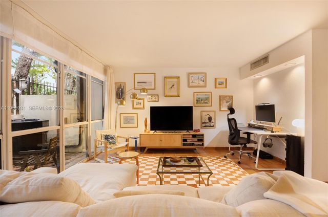 2666 Tigertail Ave 111, Coconut Grove, FL 33133