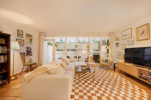 2666 Tigertail Ave 111, Coconut Grove, FL 33133