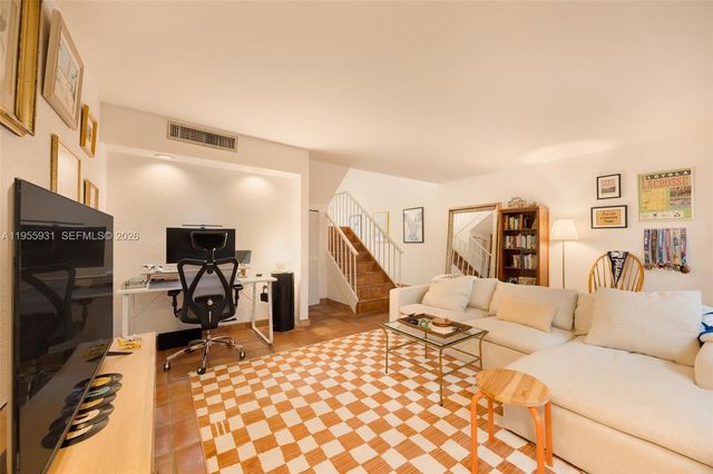 2666 Tigertail Ave 111, Coconut Grove, FL 33133