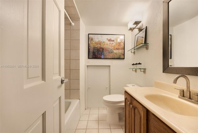 2666 Tigertail Ave 111, Coconut Grove, FL 33133