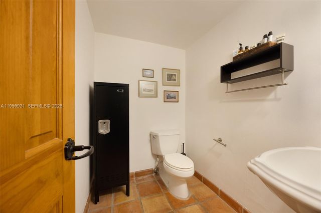 2666 Tigertail Ave 111, Coconut Grove, FL 33133