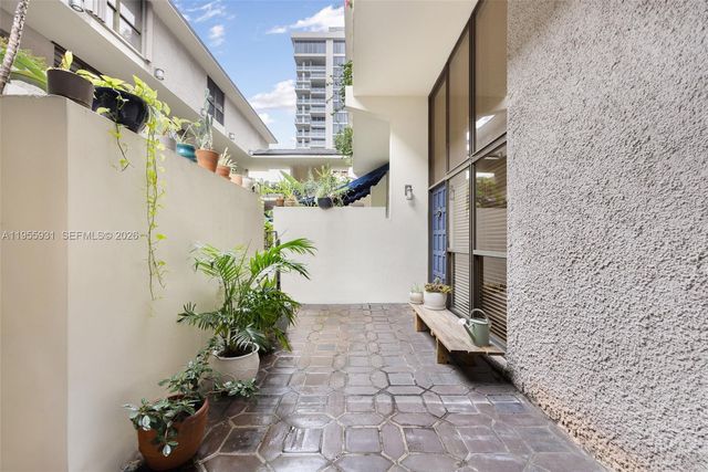 2666 Tigertail Ave 111, Coconut Grove, FL 33133